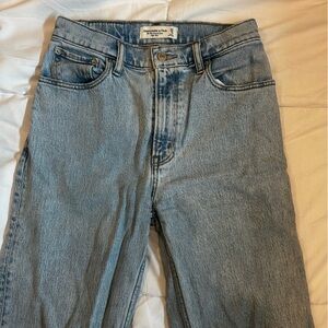 Abercrombie & Fitch 90s Relaxed Jean High Rise 25W